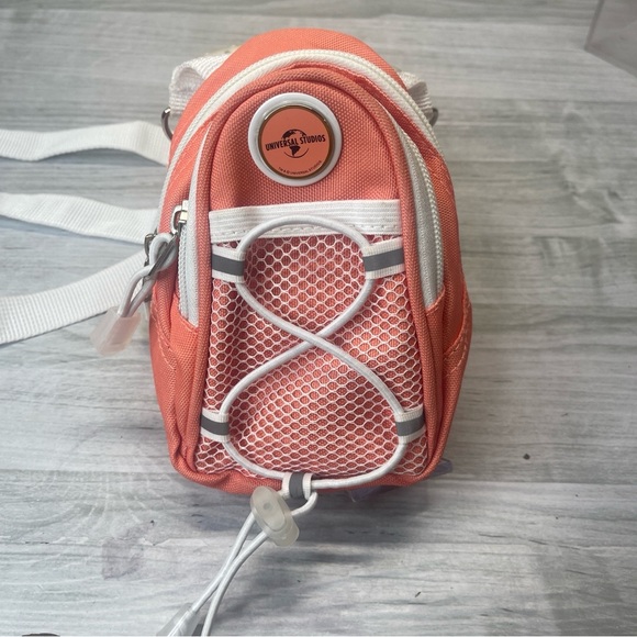Universal Studios Coral White Zip Mini Day Backpack Crossbody Waist Belt - Picture 14 of 15